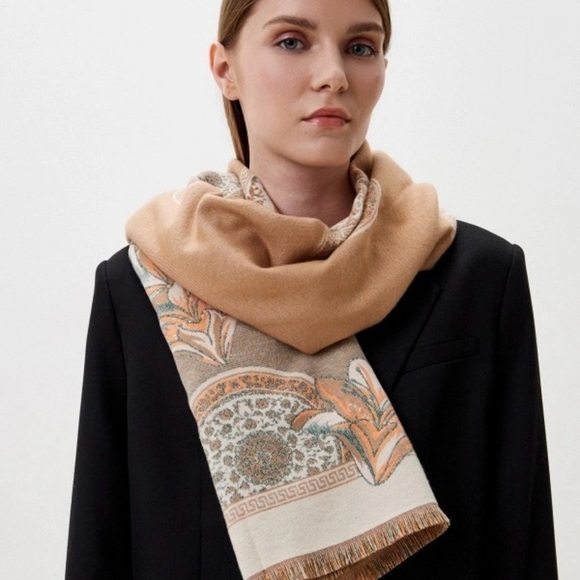 Accessories - Elegant Tan and Cream Scarf